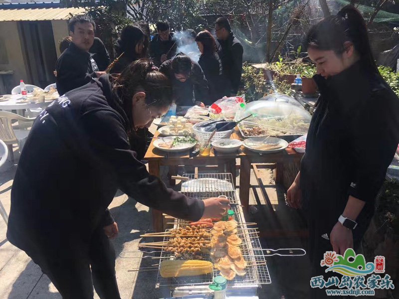 太郎花子西山农家乐烧烤选甪里梨云